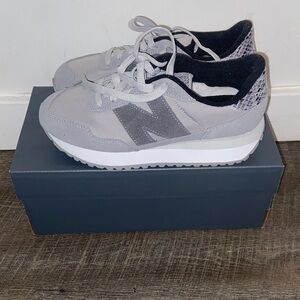 Brand new women's new balance 237